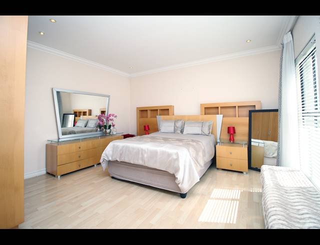 4 BEDROOM HOUSE FOR SALE IN HOUGHTON ESTATE